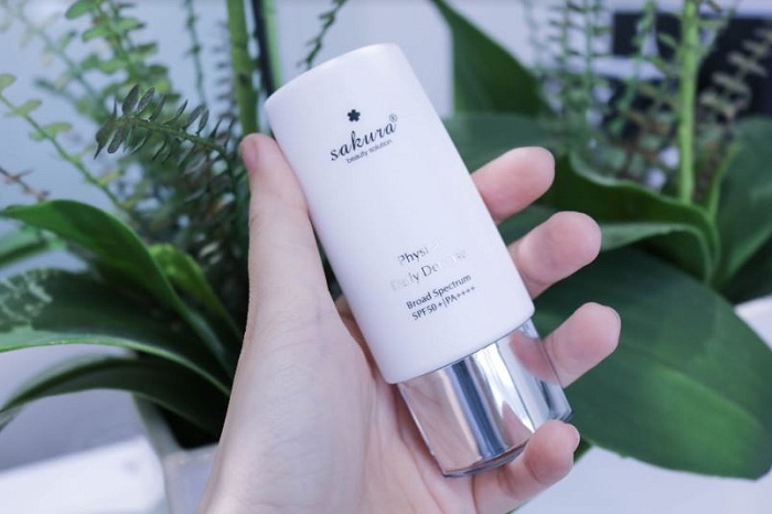 Thiết kế nhỏ gọn của kem chống nắng Physical Daily Defense