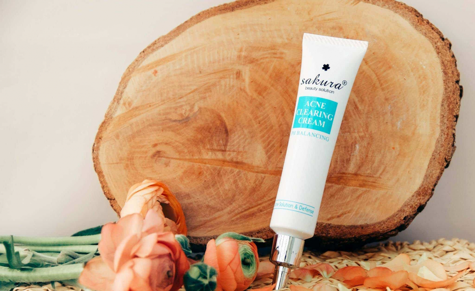 Kem hỗ trợ điều trị mụn Sakura Acne Clearing Cream