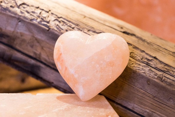 “Siêu phẩm” tẩy tế bào chết, massage body lần đầu tiên xuất hiện trên thị trường: Viên đá muối trái tim Love Stone - Hàng chỉ tặng, không bán